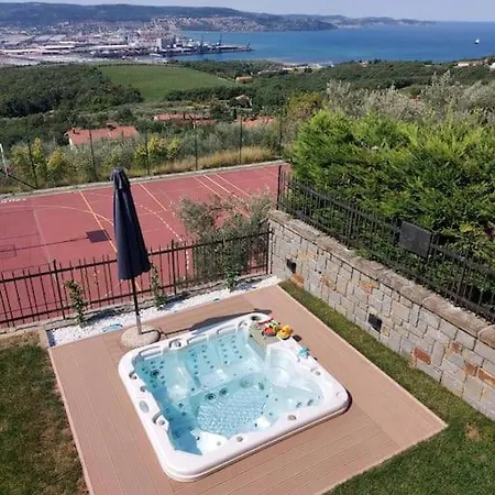 Apartment With Sea View And Jacuzzi