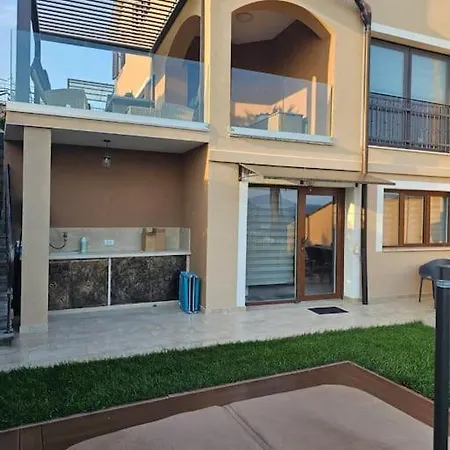 With Sea View And Jacuzzi