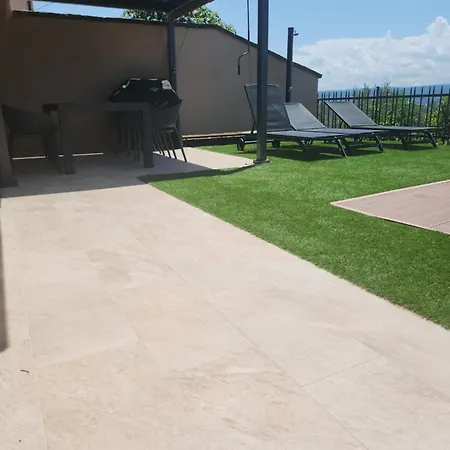 With Sea View And Jacuzzi Apartment *
