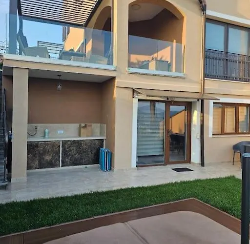 With Sea View And Jacuzzi